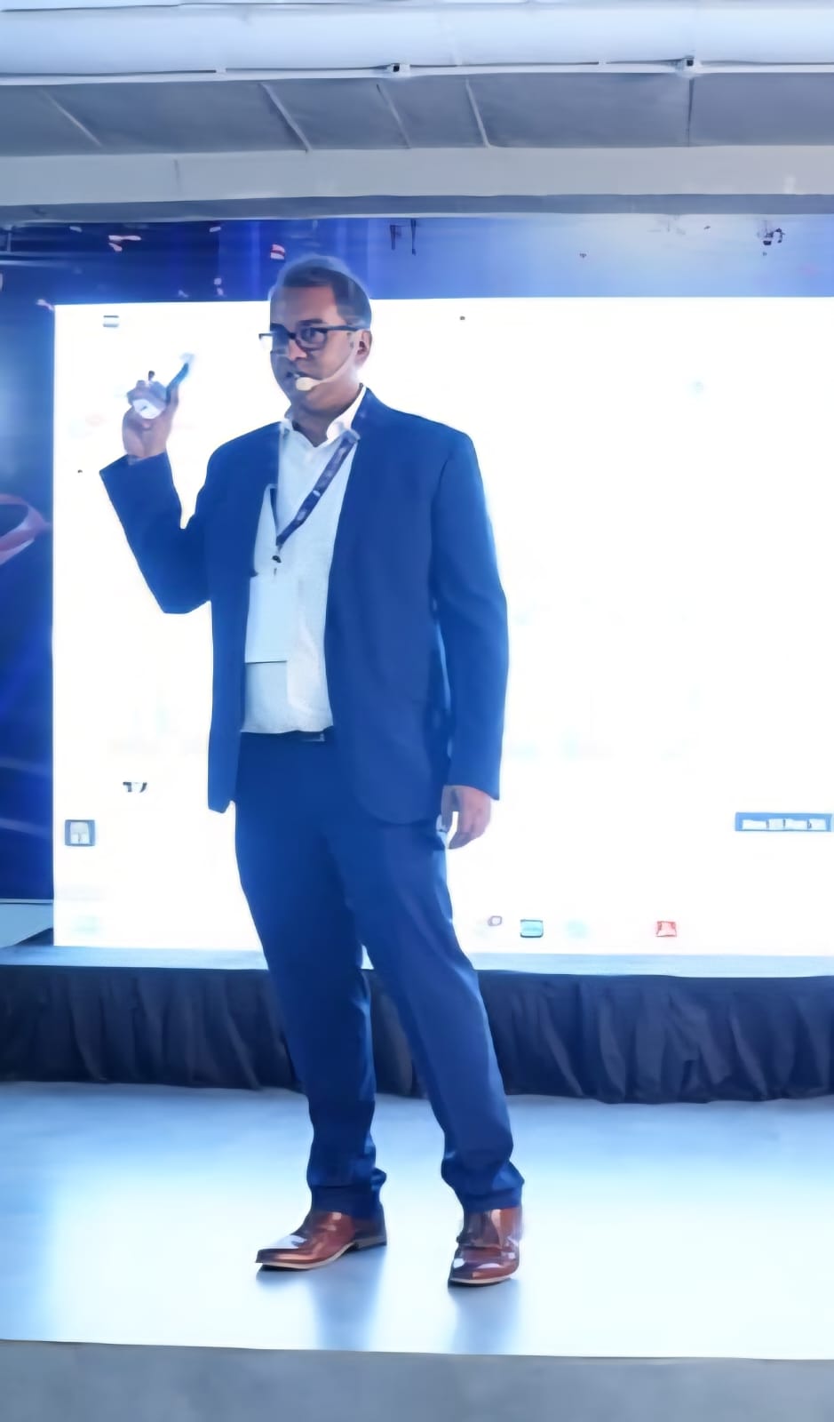 Kiran Dutta, founder of AlphaBull Trading Academy, teaching an online stock market course